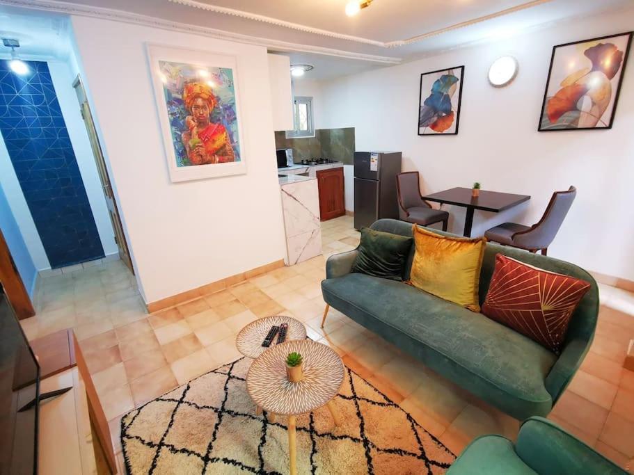 Ninja House Studio Chic Le Turquois Dore Yaoundé エクステリア 写真