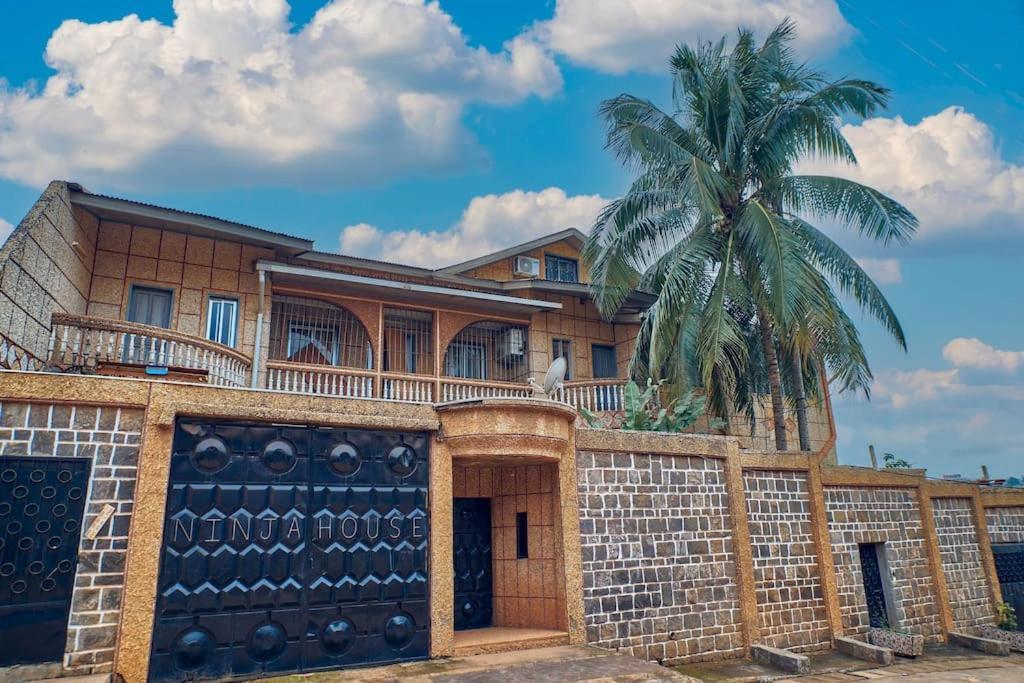 Ninja House Studio Chic Le Turquois Dore Yaoundé エクステリア 写真
