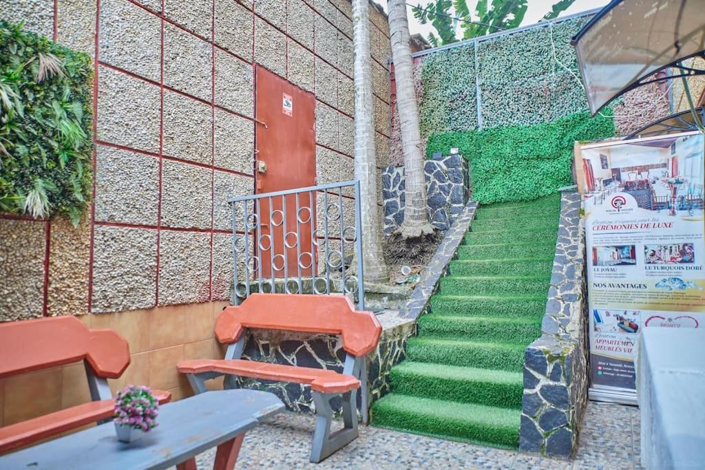 Ninja House Studio Chic Le Turquois Dore Yaoundé エクステリア 写真